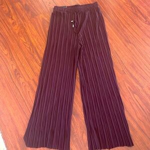 BNWT BBJ wide leg elastic waist maroon pants with drawstring size Medium